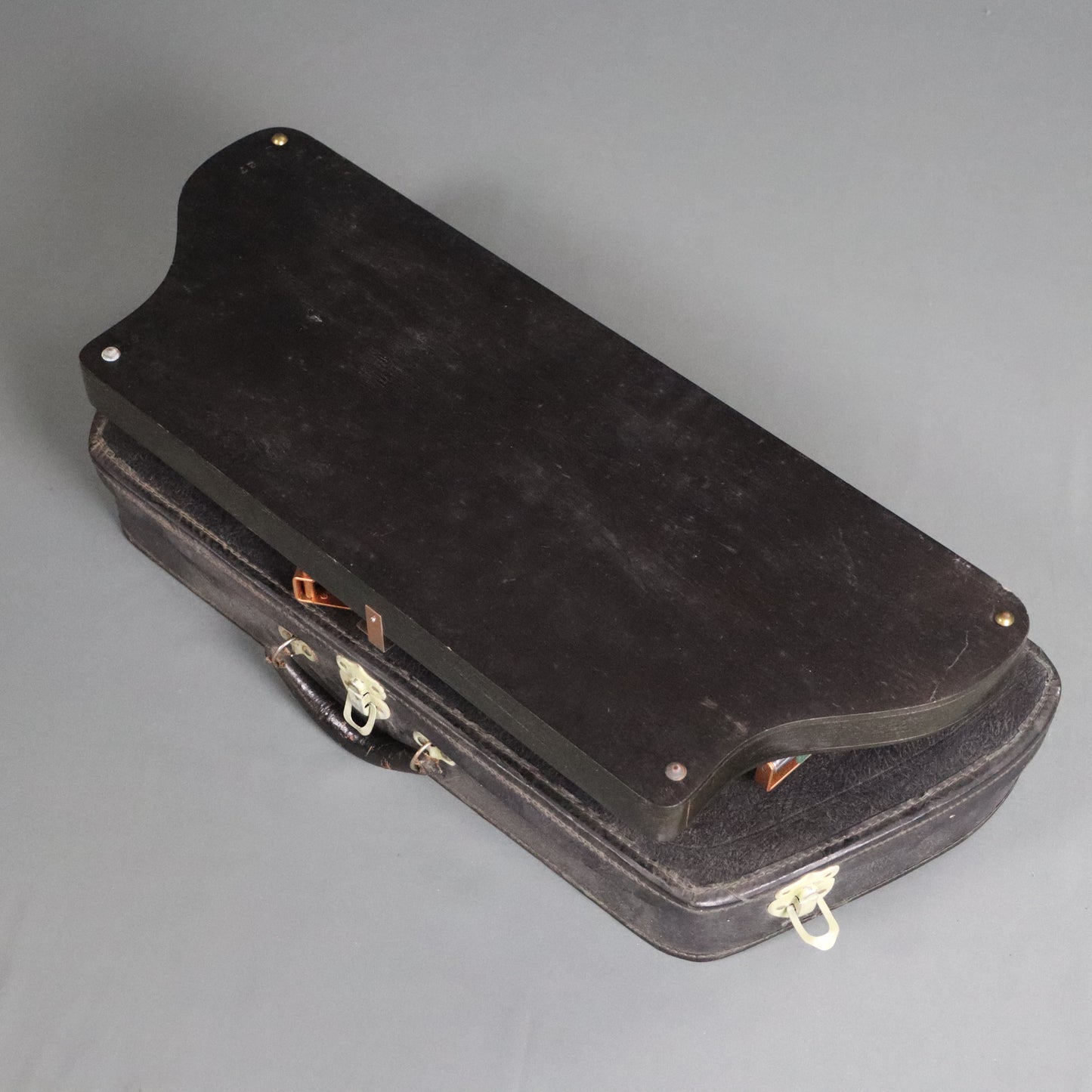 Manufacturers Advertising Company Hawaiian Tremoloa with Case, Music, Directions, Picks, and other Case Candy